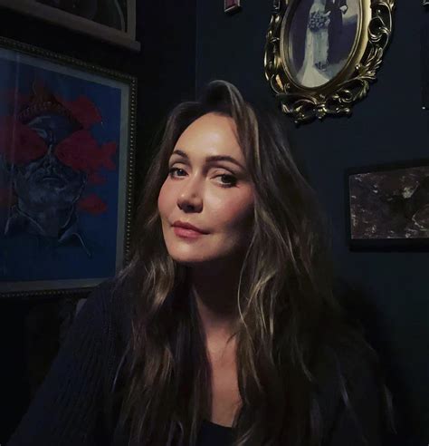 A place to admire the beauty of Jessica Chobot